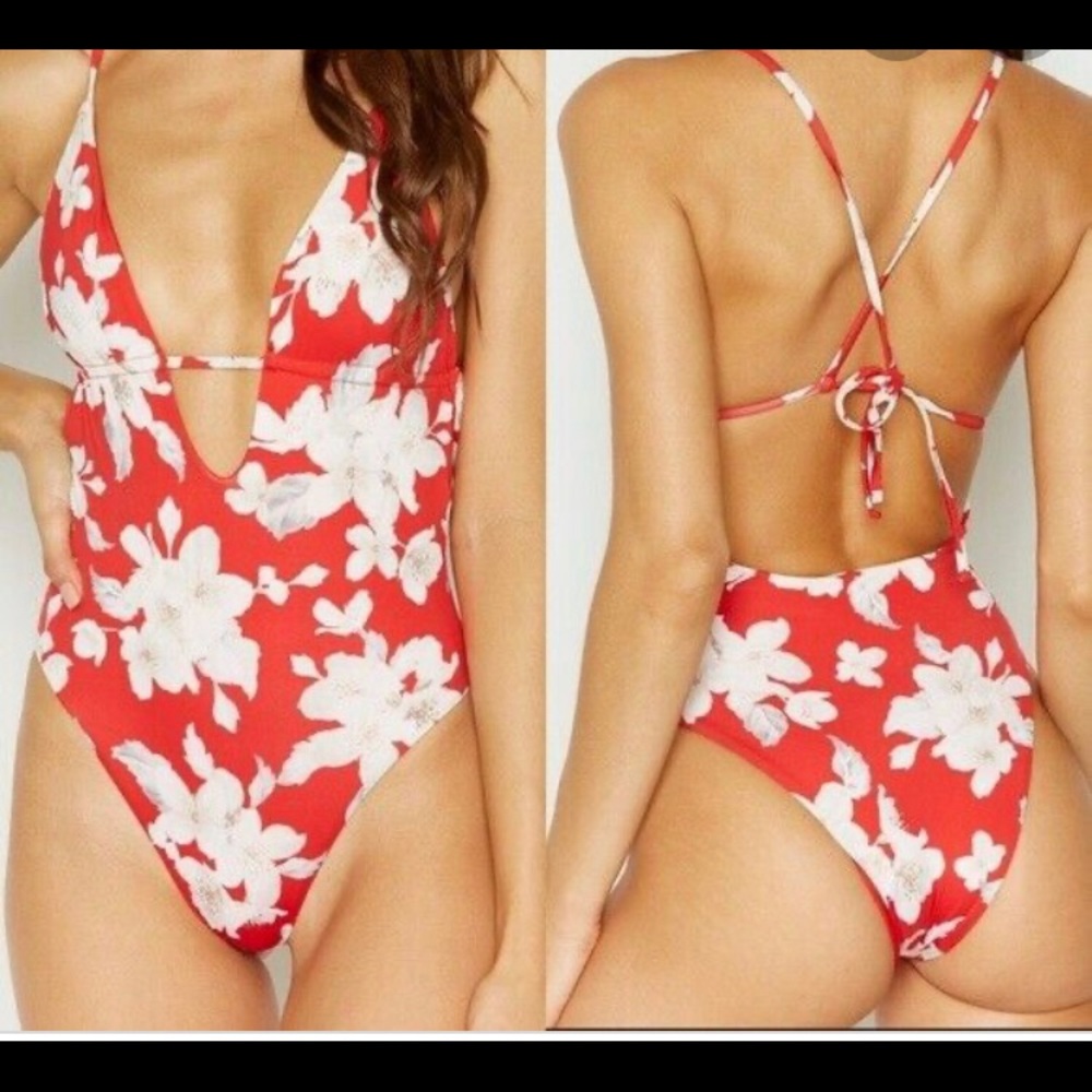 ❤️ Frankies sexy low cut one pice bathing suit